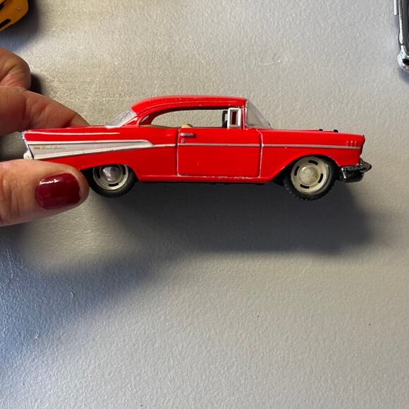 Hot Wheels 1953 Cadillac 1957 Chevrolet Belair 1957 Chevrolet Corvette & Camaro - Picture 4 of 7